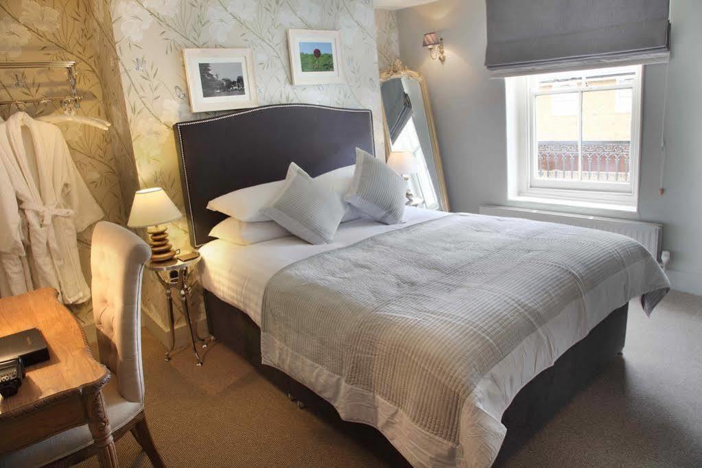 Flower Pot Hotel Sunbury-on-Thames Bagian luar foto
